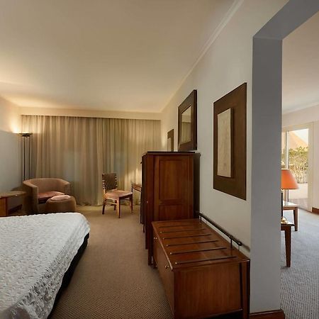 Le Meridien Pyramids Hotel & Spa Giza Buitenkant foto